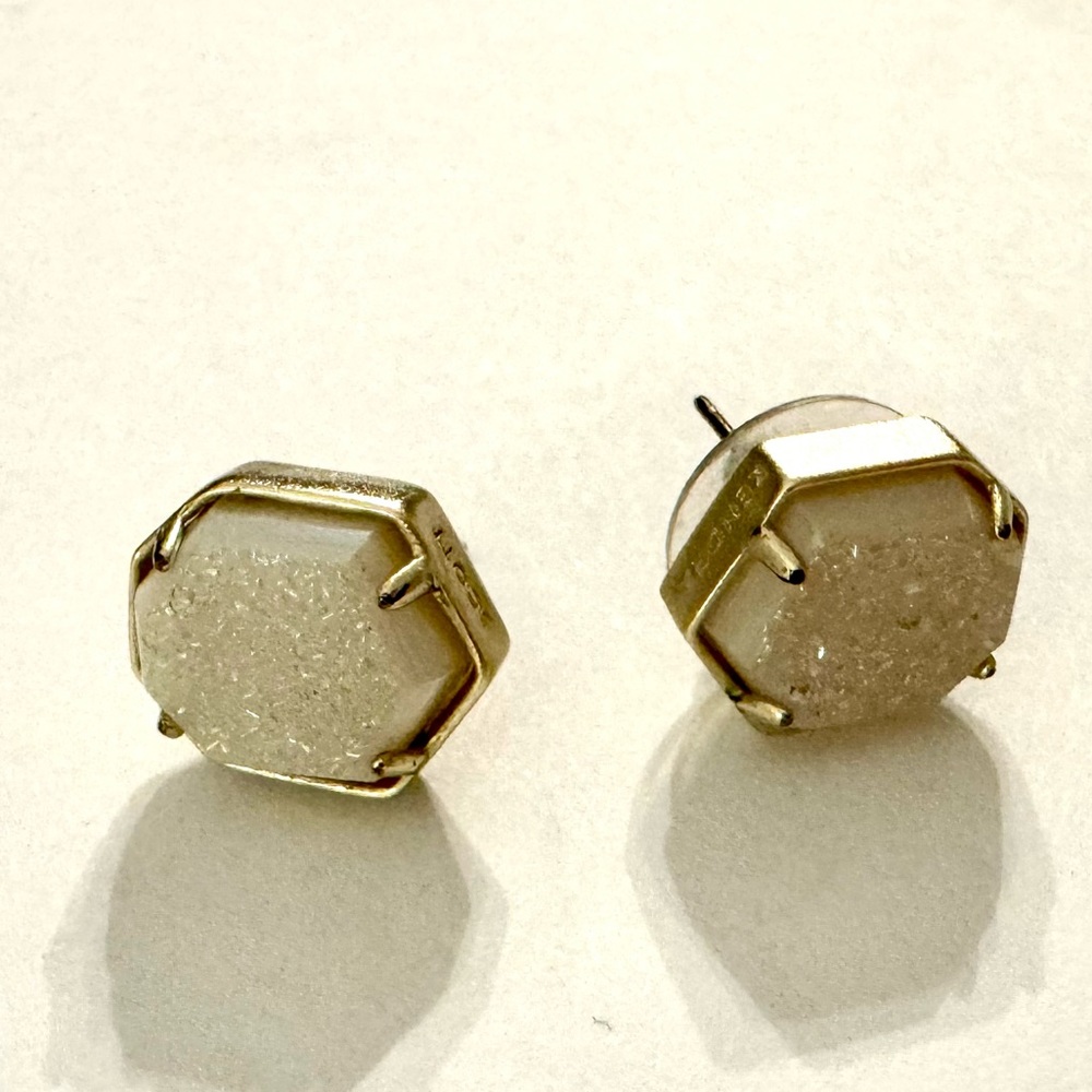 Kendra Scott stud earrings, Excellent Condition